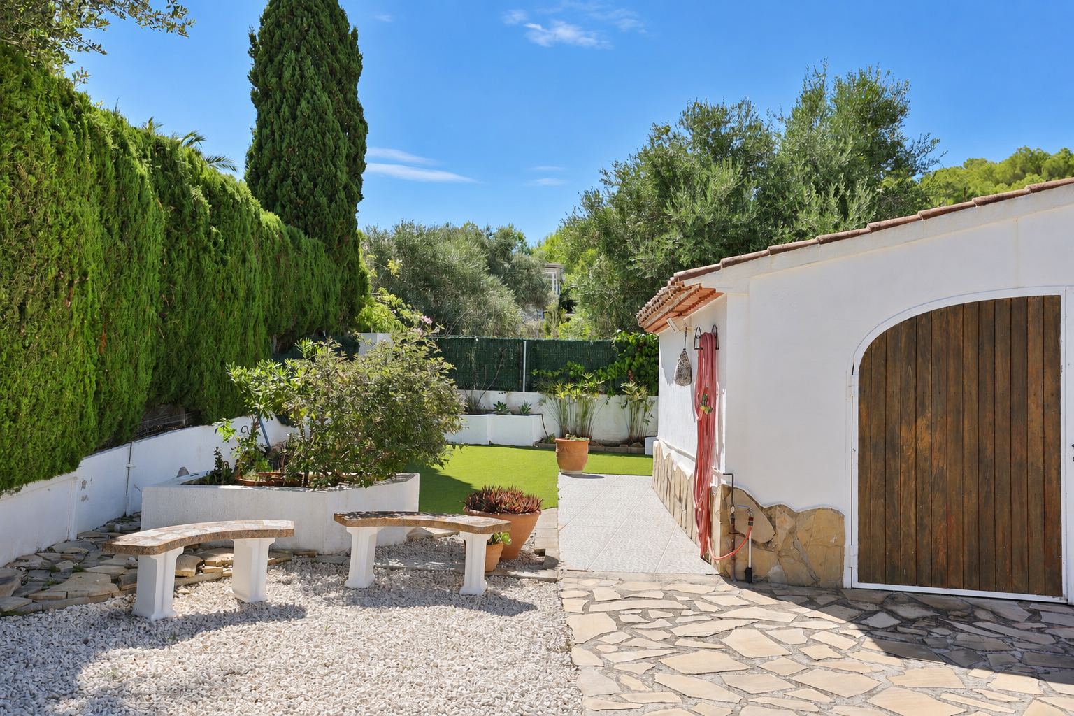 Garden and outdoor area