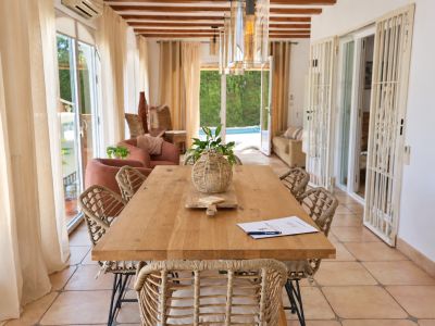 Villa for sale in Jávea with private pool and garden