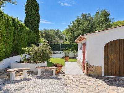 Garden and outdoor area