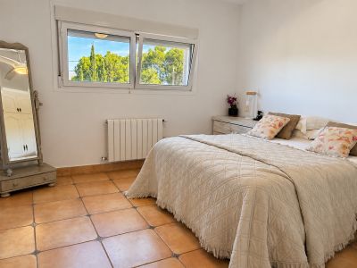 Bedroom with window