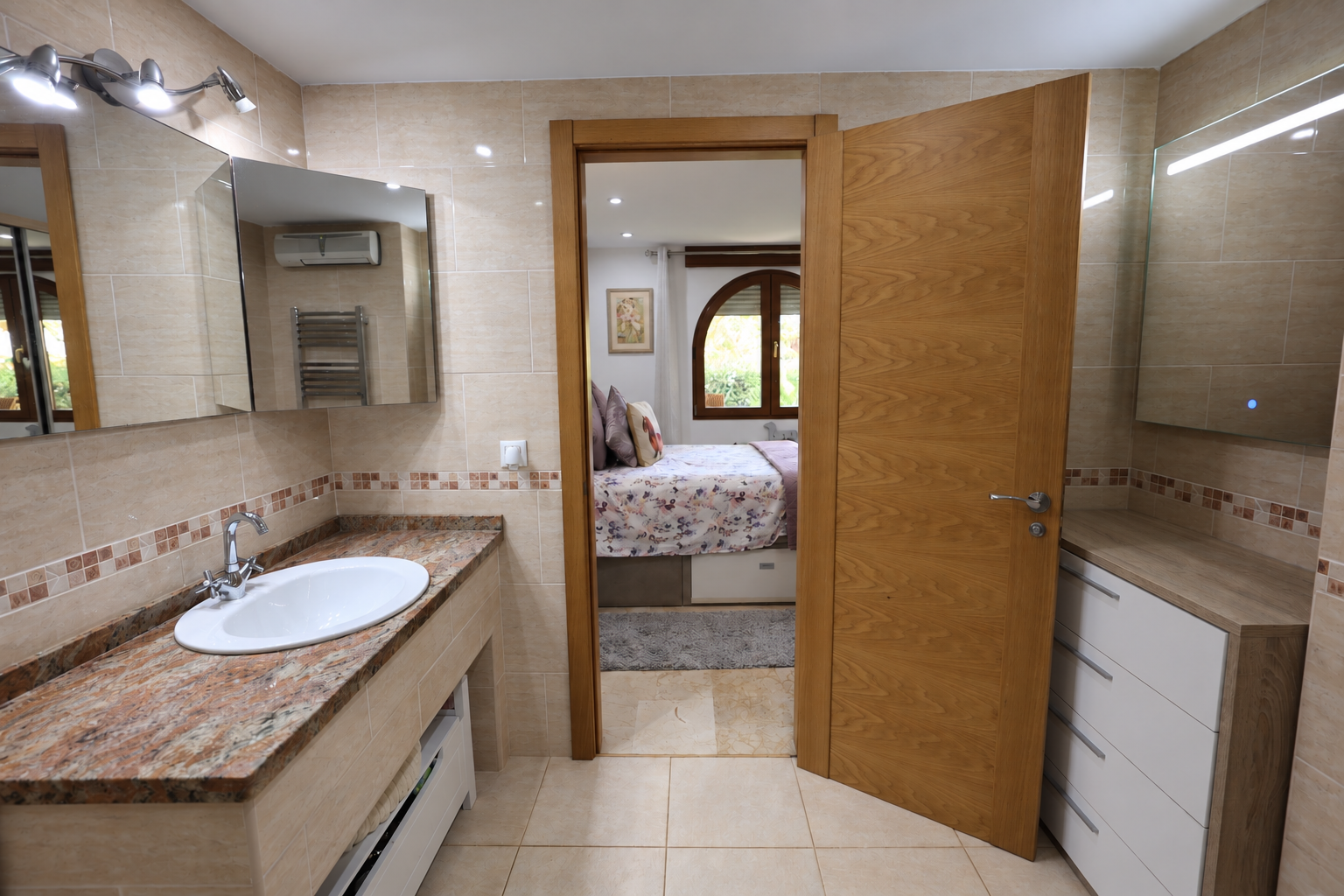 En-suite bathroom