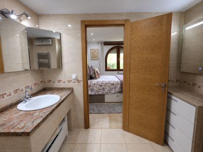 En-suite bathroom