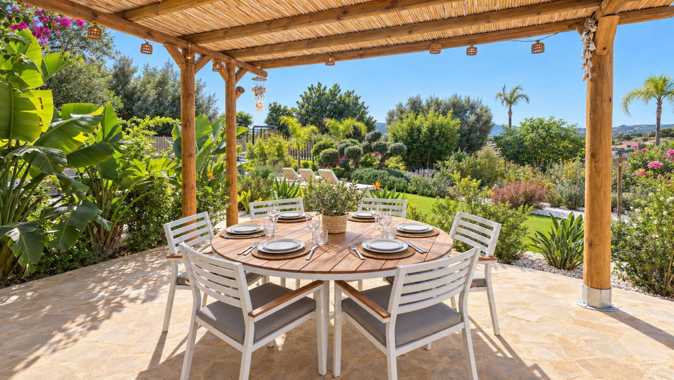 Fully refurbished villa for sale in Jávea, within walking distance of the historic centre
