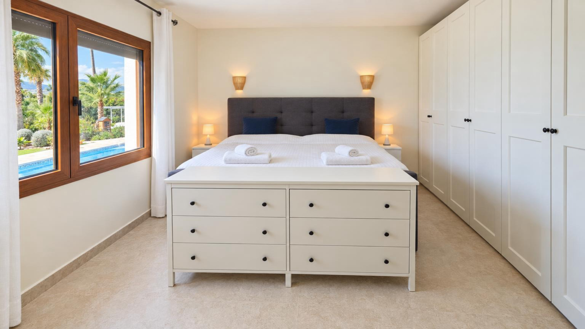 Fully refurbished villa for sale in Jávea, within walking distance of the historic centre