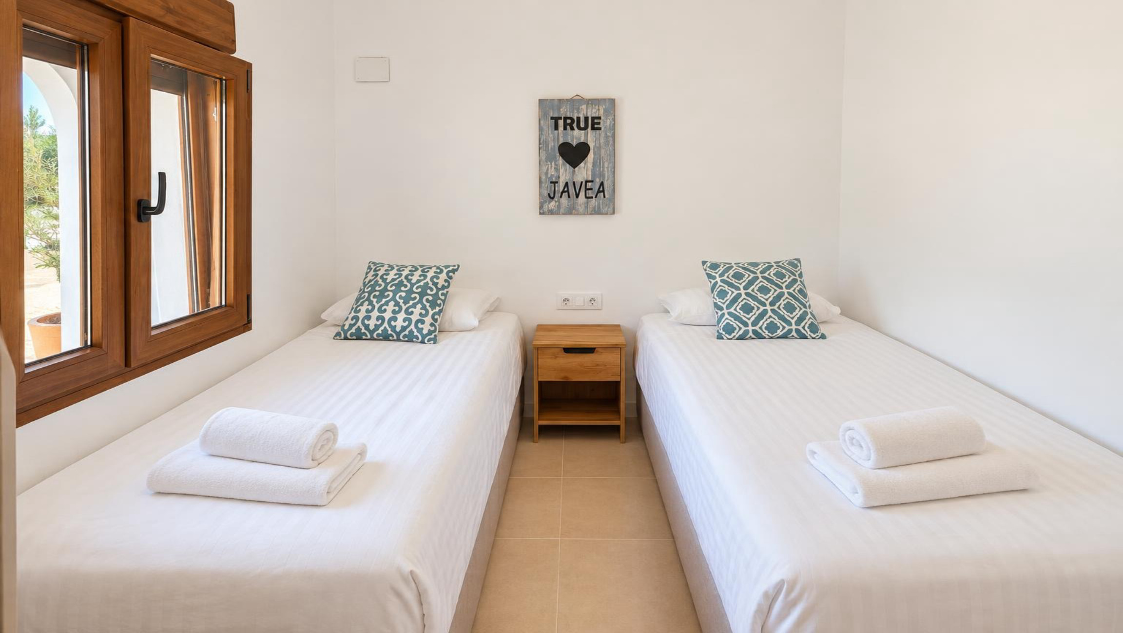 Fully refurbished villa for sale in Jávea, within walking distance of the historic centre