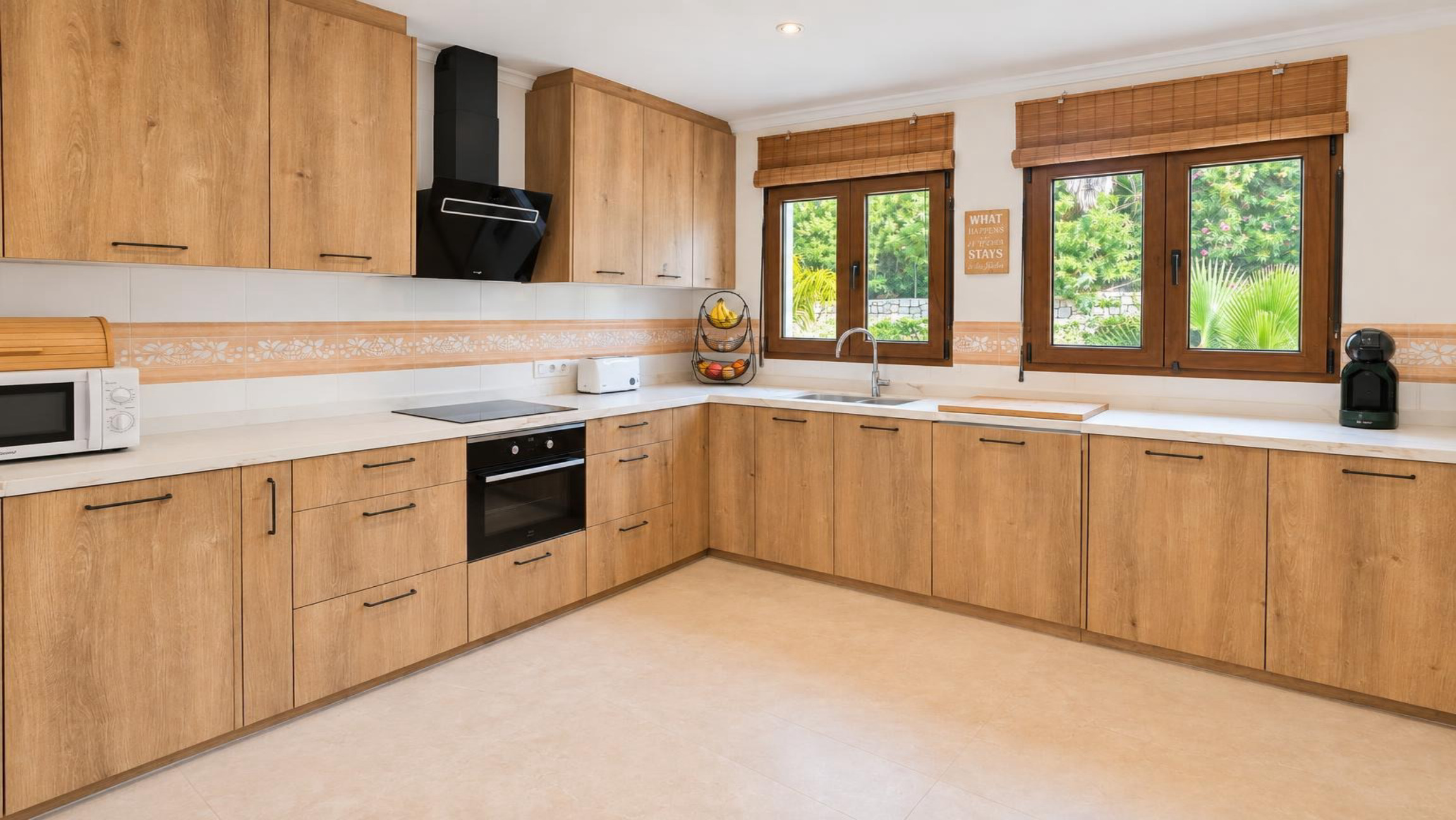 Fully refurbished villa for sale in Jávea, within walking distance of the historic centre