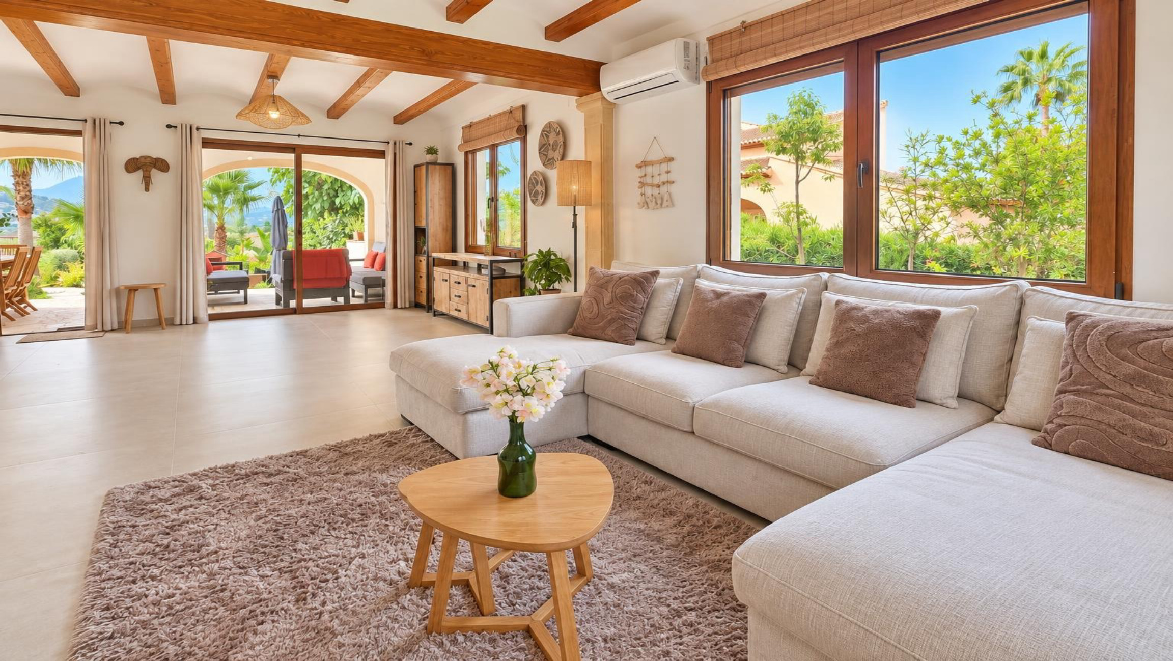 Fully refurbished villa for sale in Jávea, within walking distance of the historic centre