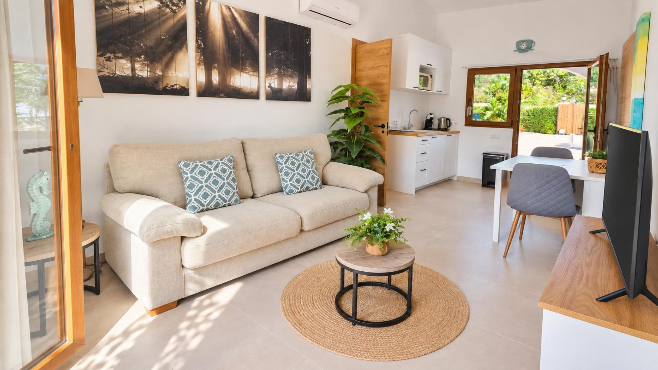 Fully refurbished villa for sale in Jávea, within walking distance of the historic centre