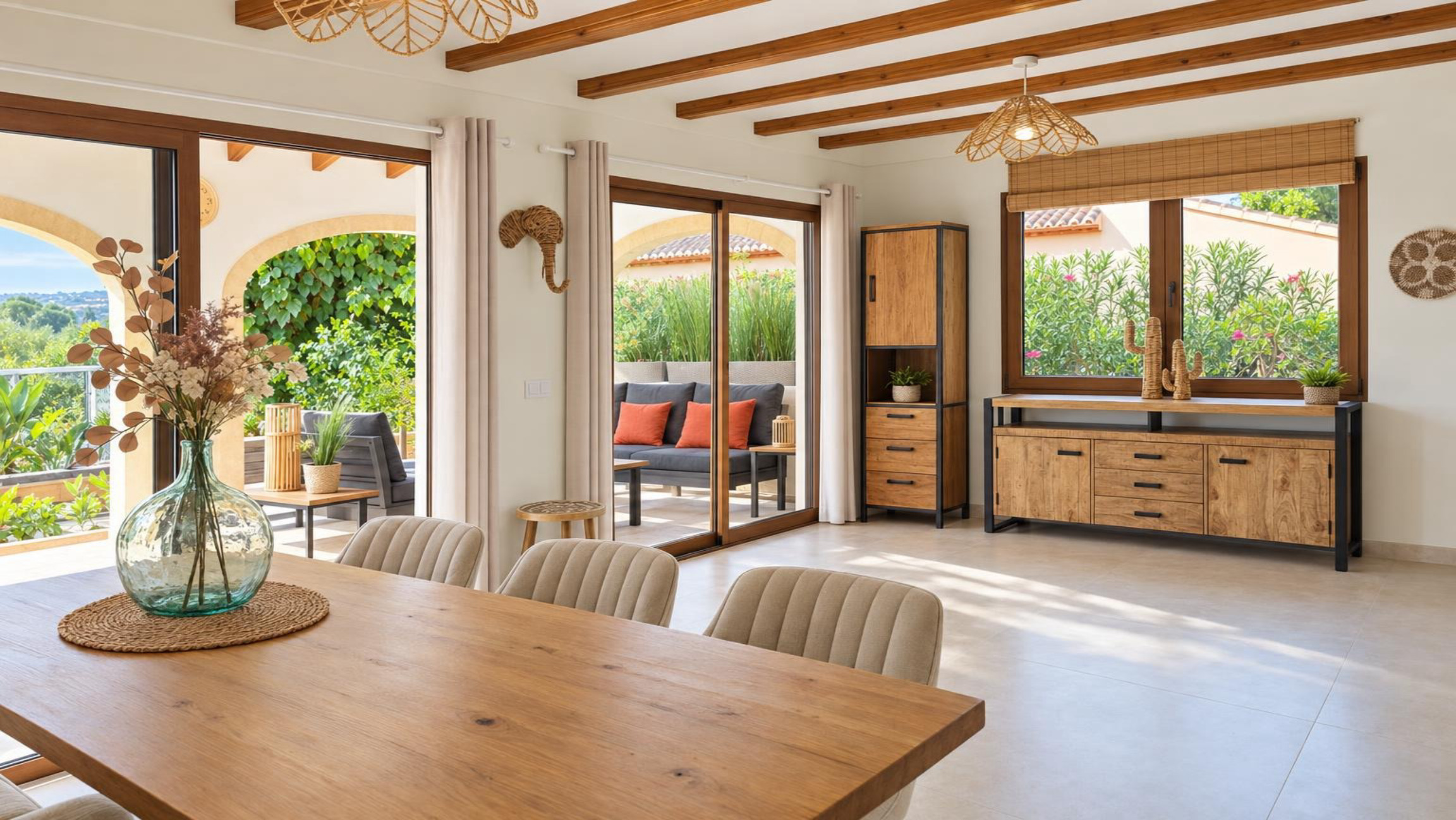 Fully refurbished villa for sale in Jávea, within walking distance of the historic centre