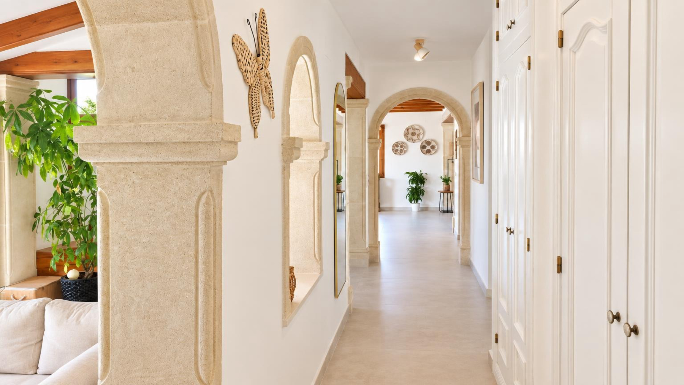 Fully refurbished villa for sale in Jávea, within walking distance of the historic centre