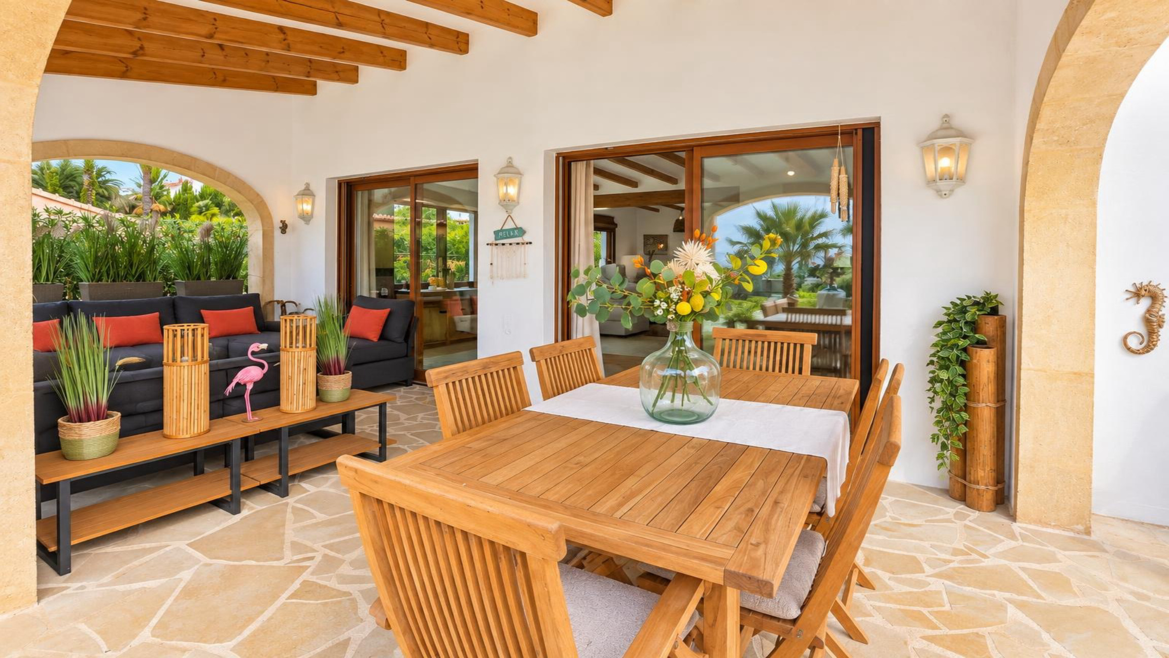 Fully refurbished villa for sale in Jávea, within walking distance of the historic centre