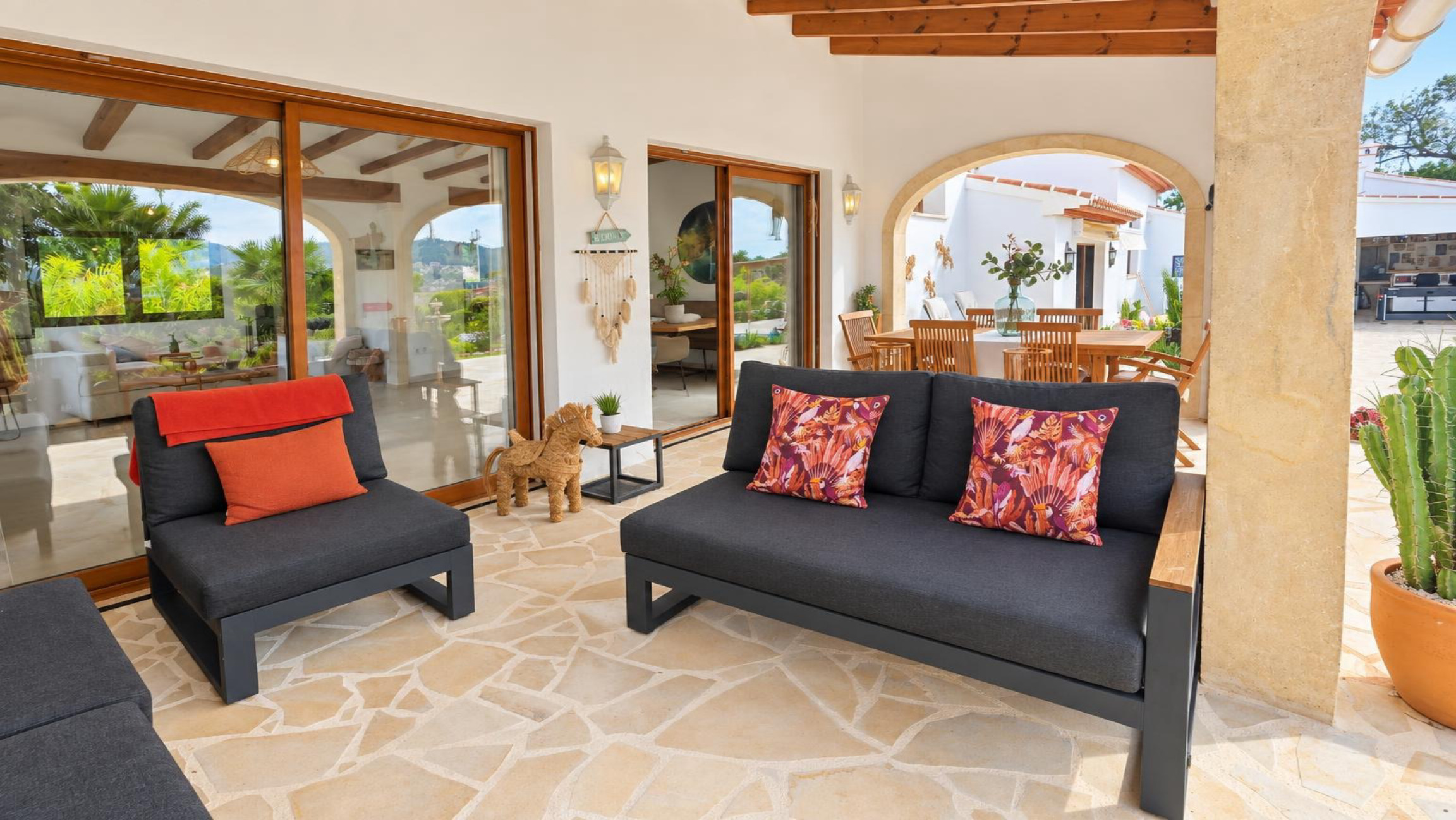 Fully refurbished villa for sale in Jávea, within walking distance of the historic centre