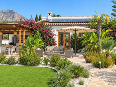 Fully refurbished villa for sale in Jávea, within walking distance of the historic centre