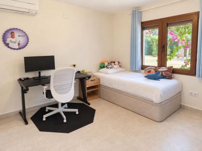 Fully refurbished villa for sale in Jávea, within walking distance of the historic centre