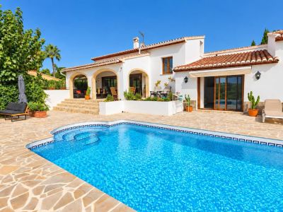 Fully refurbished villa for sale in Jávea, within walking distance of the historic centre