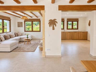 Fully refurbished villa for sale in Jávea, within walking distance of the historic centre