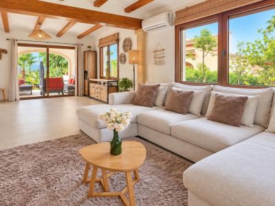 Fully refurbished villa for sale in Jávea, within walking distance of the historic centre