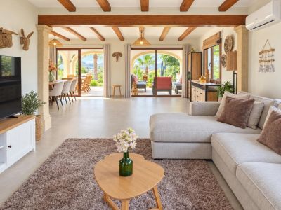Fully refurbished villa for sale in Jávea, within walking distance of the historic centre