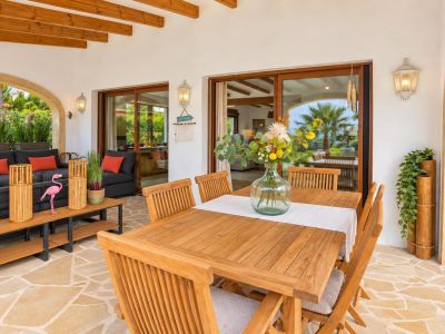 Fully refurbished villa for sale in Jávea, within walking distance of the historic centre