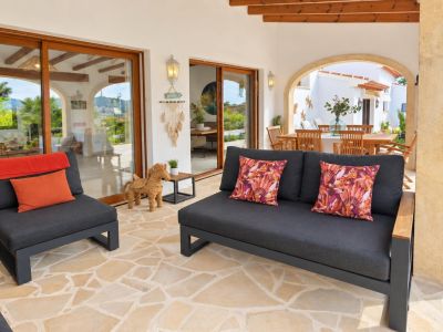Fully refurbished villa for sale in Jávea, within walking distance of the historic centre