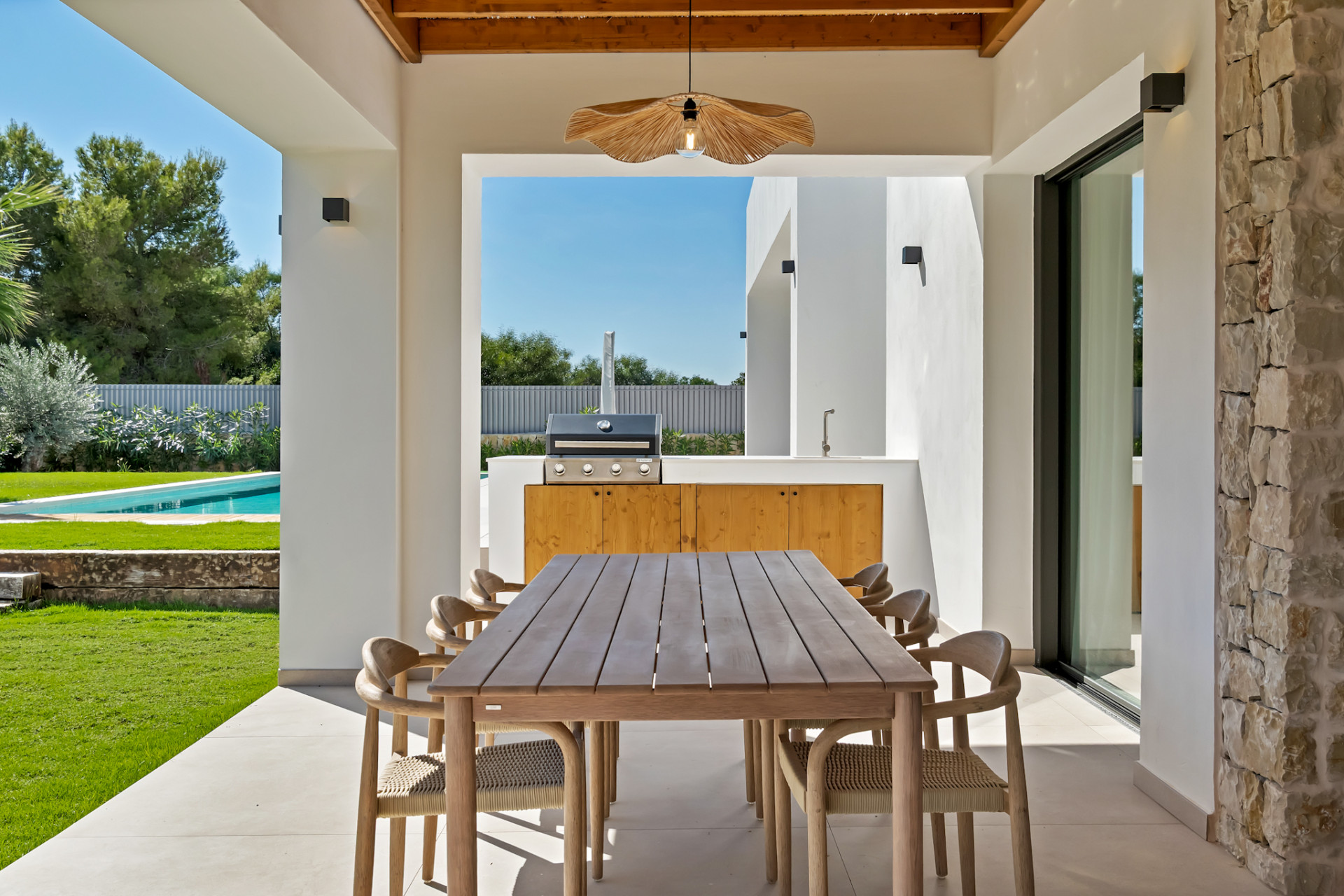 Covered terrace with outdoor kitchen