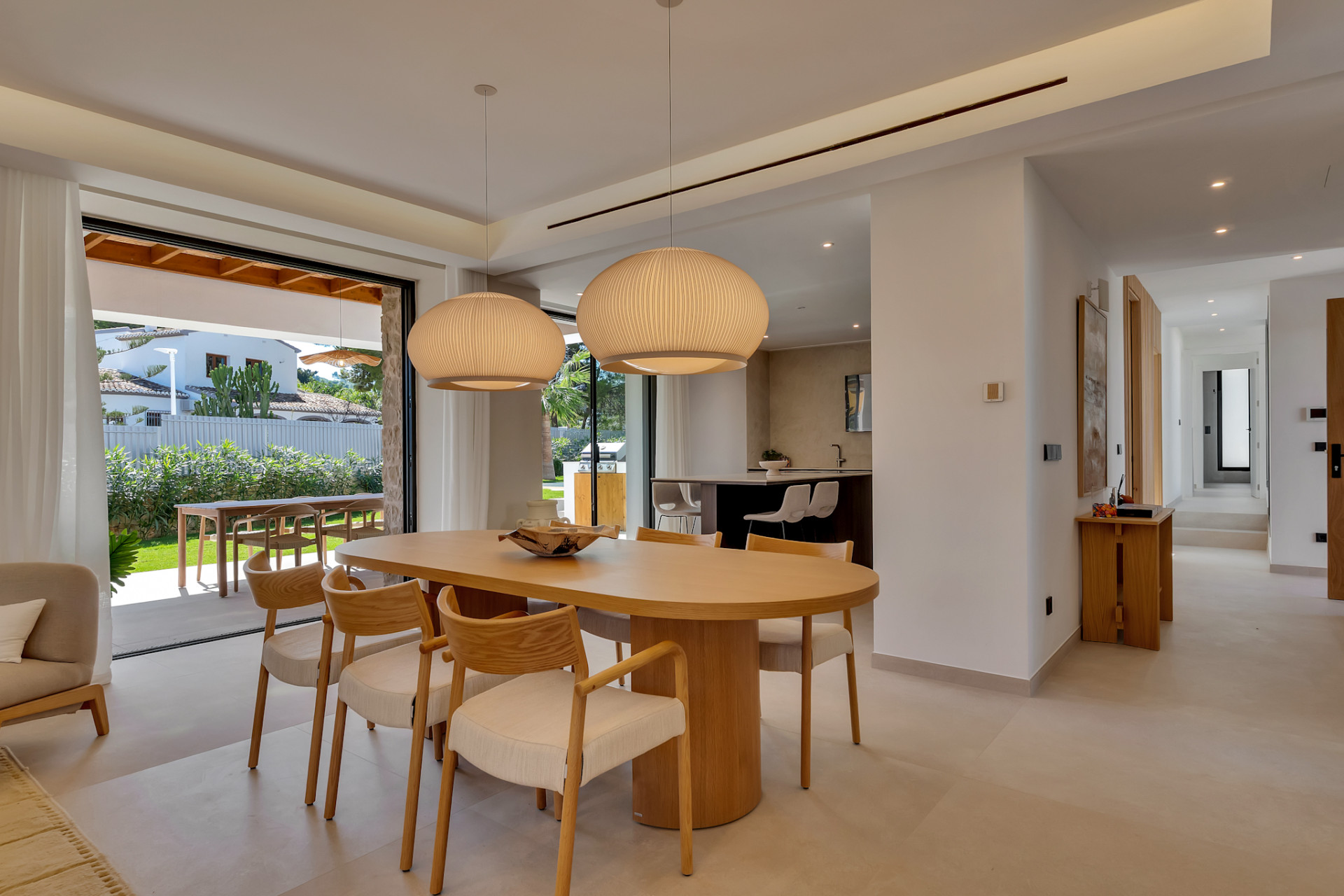 Dining area with terrace access
