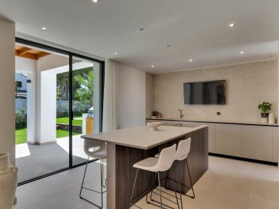 Kitchen with terrace access