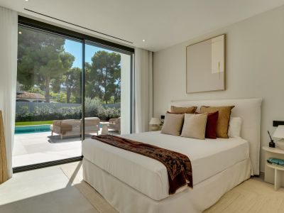 Bedroom with pool access