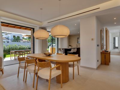 Dining area with terrace access