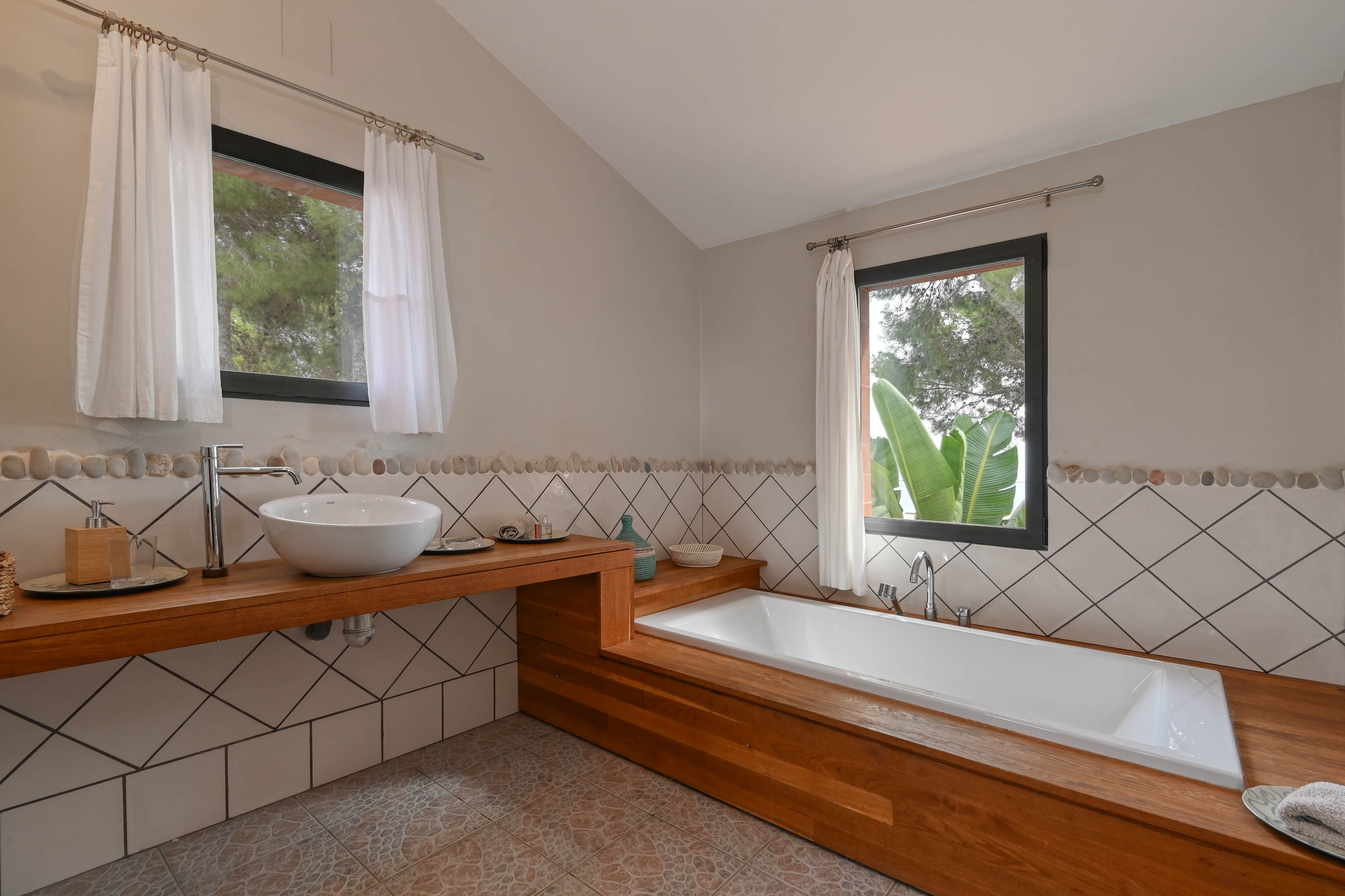 Charming 4-Bedroom Villa with Sea Views & Pool in Jávea