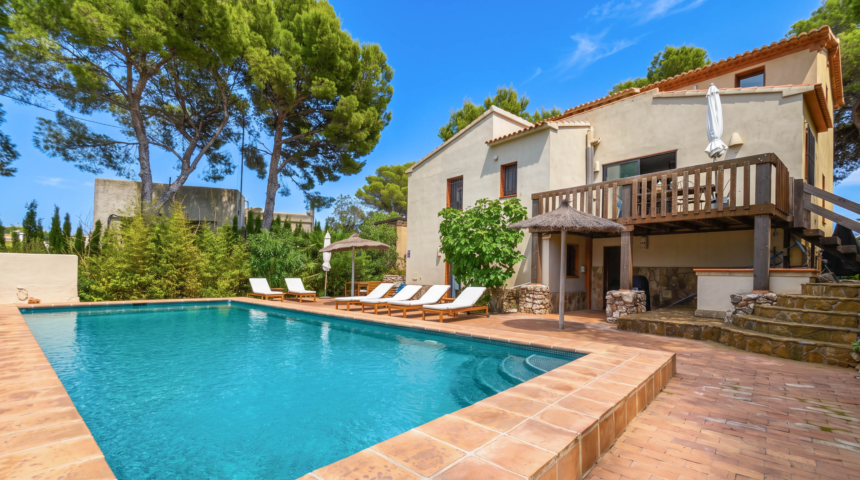 Charming 4-Bedroom Villa with Sea Views & Pool in Jávea