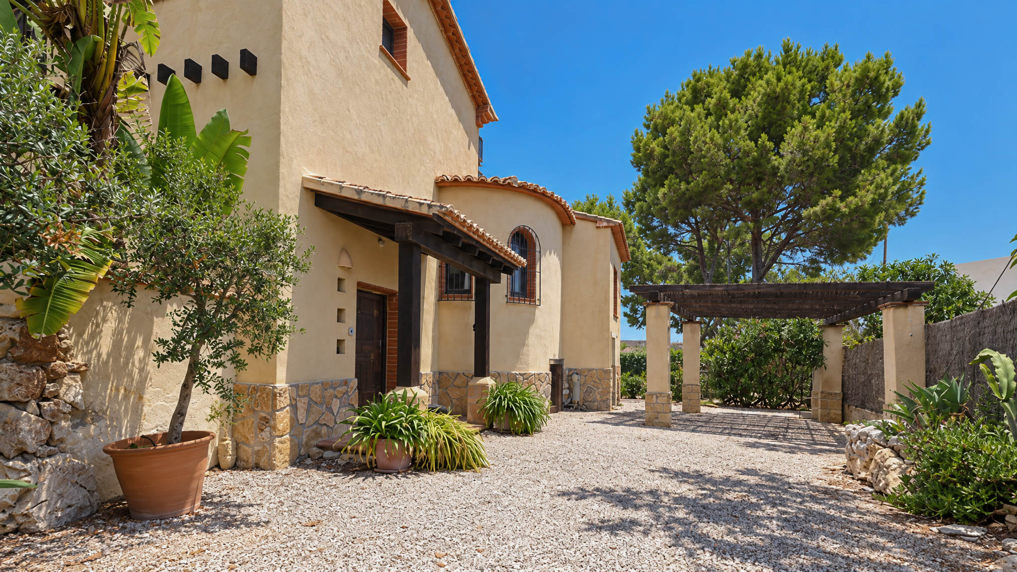 Charming 4-Bedroom Villa with Sea Views & Pool in Jávea
