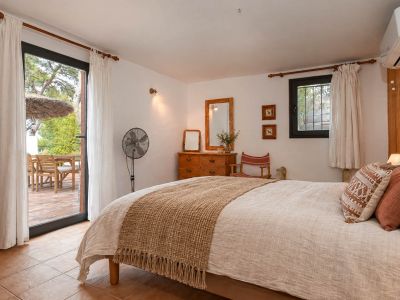 Charming 4-Bedroom Villa with Sea Views & Pool in Jávea