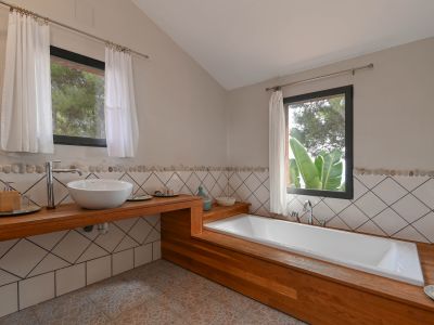 Charming 4-Bedroom Villa with Sea Views & Pool in Jávea
