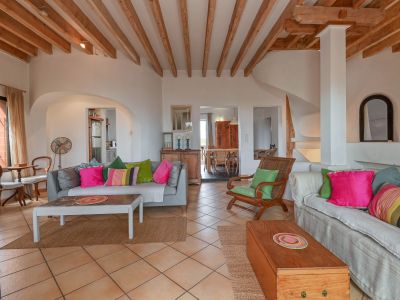Charming 4-Bedroom Villa with Sea Views & Pool in Jávea