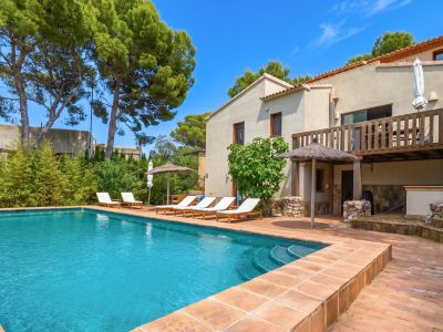 Charming 4-Bedroom Villa with Sea Views & Pool in Jávea