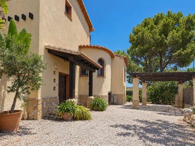 Charming 4-Bedroom Villa with Sea Views & Pool in Jávea