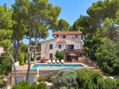 Charming 4-Bedroom Villa with Sea Views & Pool in Jávea