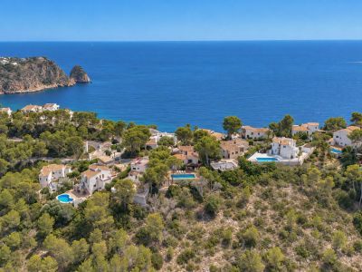 Charming 4-Bedroom Villa with Sea Views & Pool in Jávea