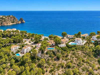 Charming 4-Bedroom Villa with Sea Views & Pool in Jávea