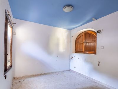 Bedroom to renovate