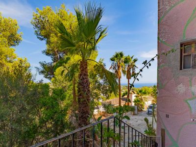 Sea views from the exterior