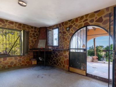 Outdoor kitchen