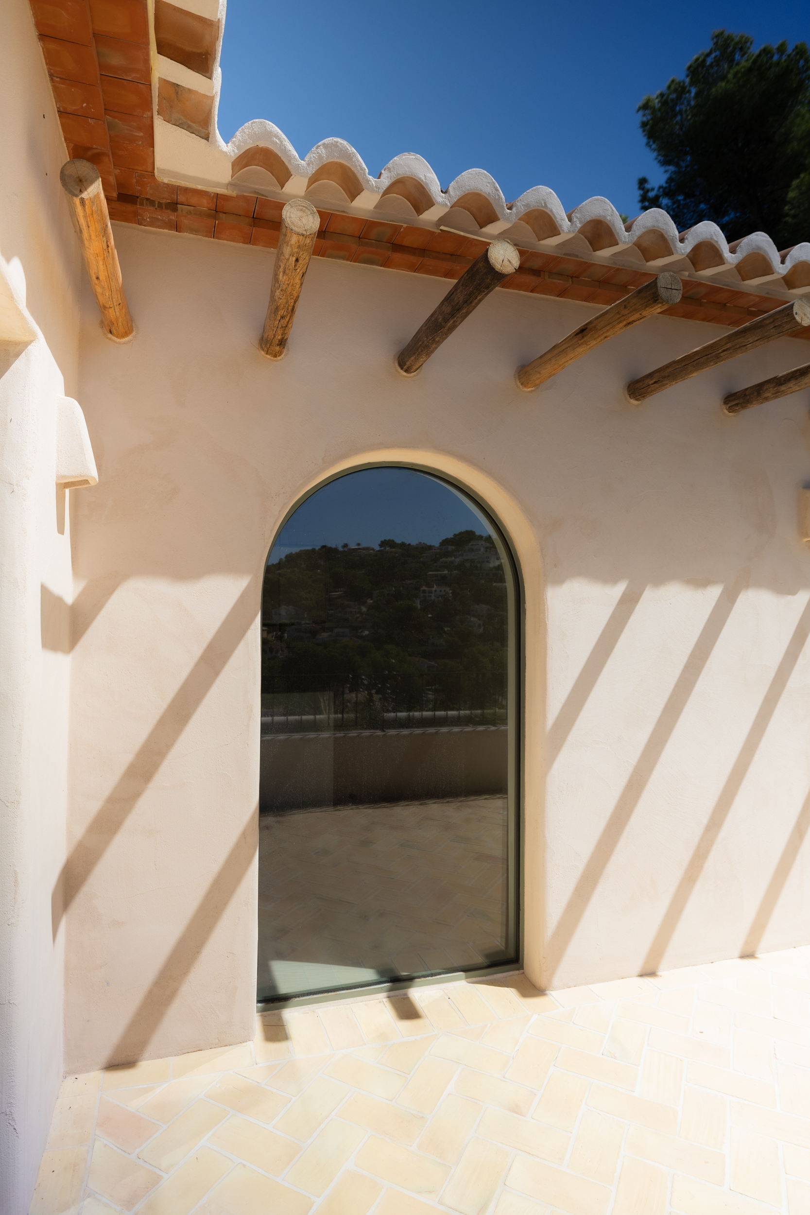Terrace with arched window