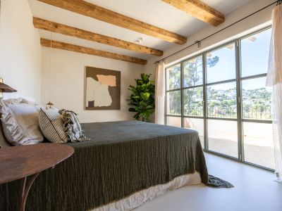 Bedroom with terrace access
