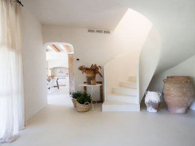 Entrance hall with staircase