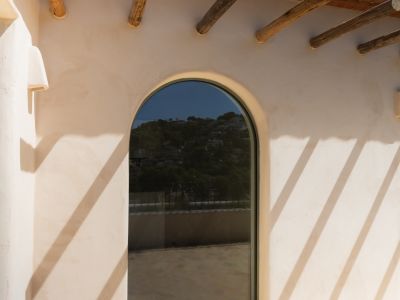 Terrace with arched window