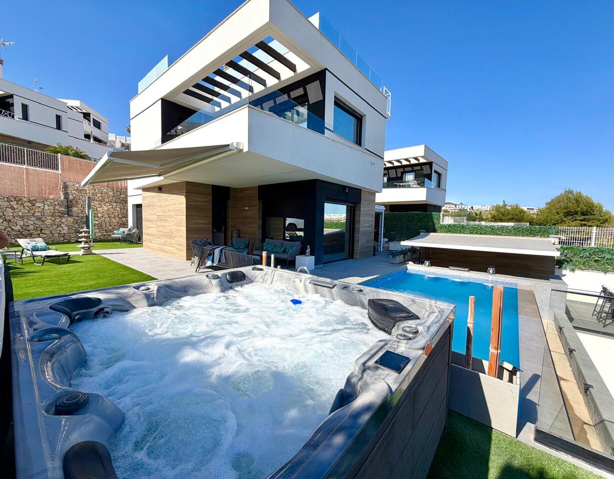 Terrace with jacuzzi and pool