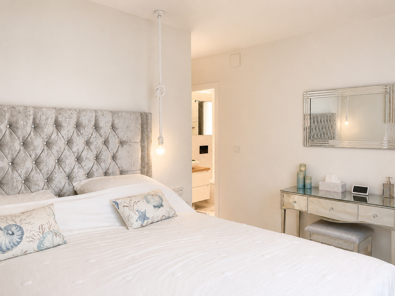 Bedroom with en-suite bathroom