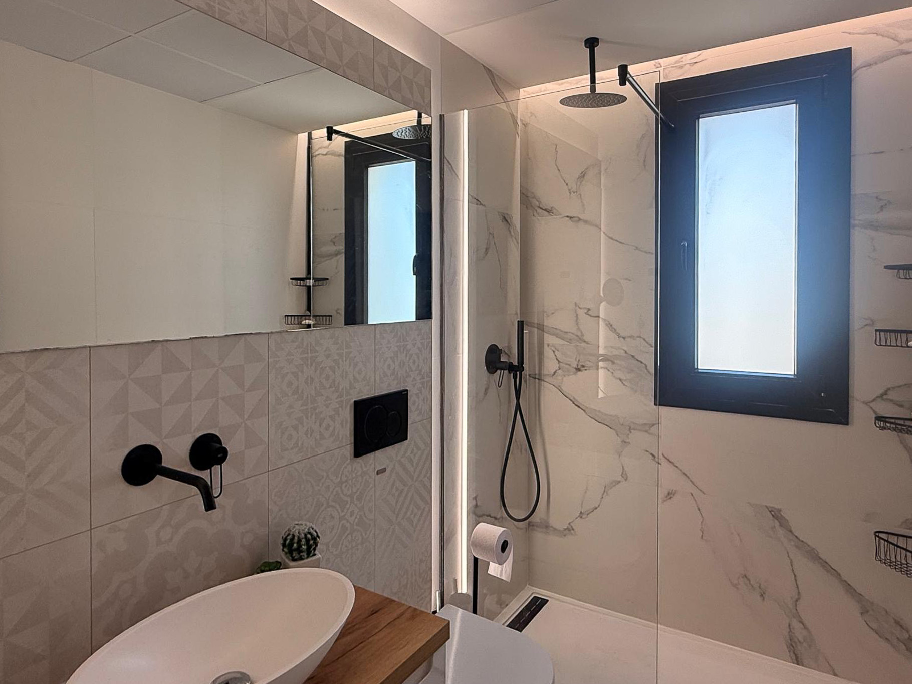 En-suite bathroom